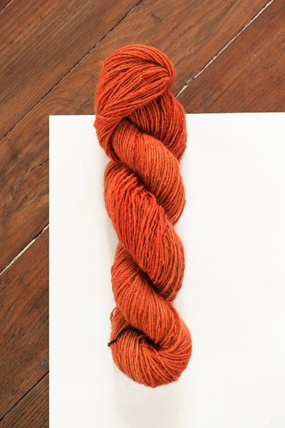 Handspun Sheepwool yarn from the Himalayas naturally dyed with pomegranate and madder. Organic fine wool from the Changthang Plateau in the Himalayas, Ladakh.