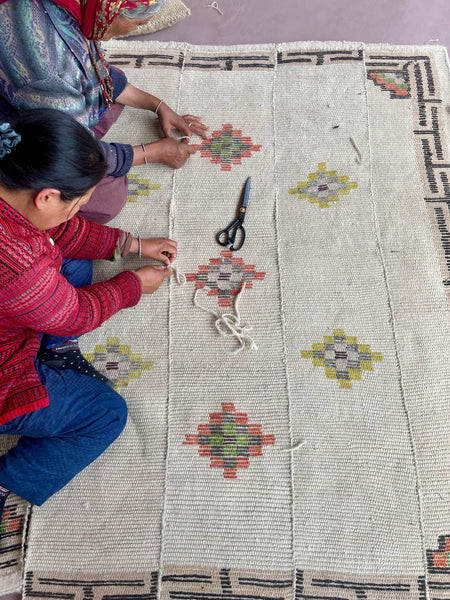 Tsug Den Carpet Mentok Chakri