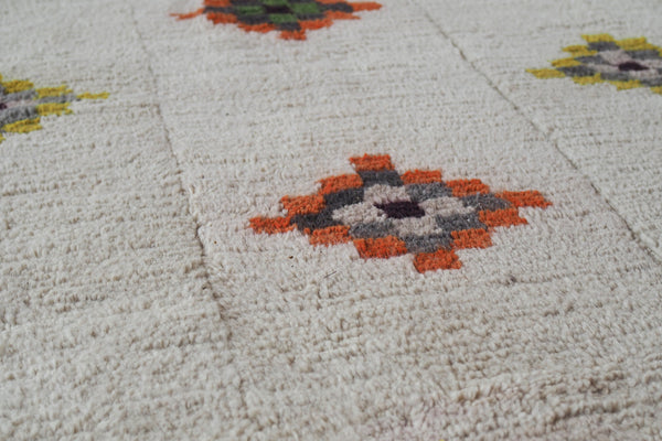 Tsug Den Carpet Mentok Chakri
