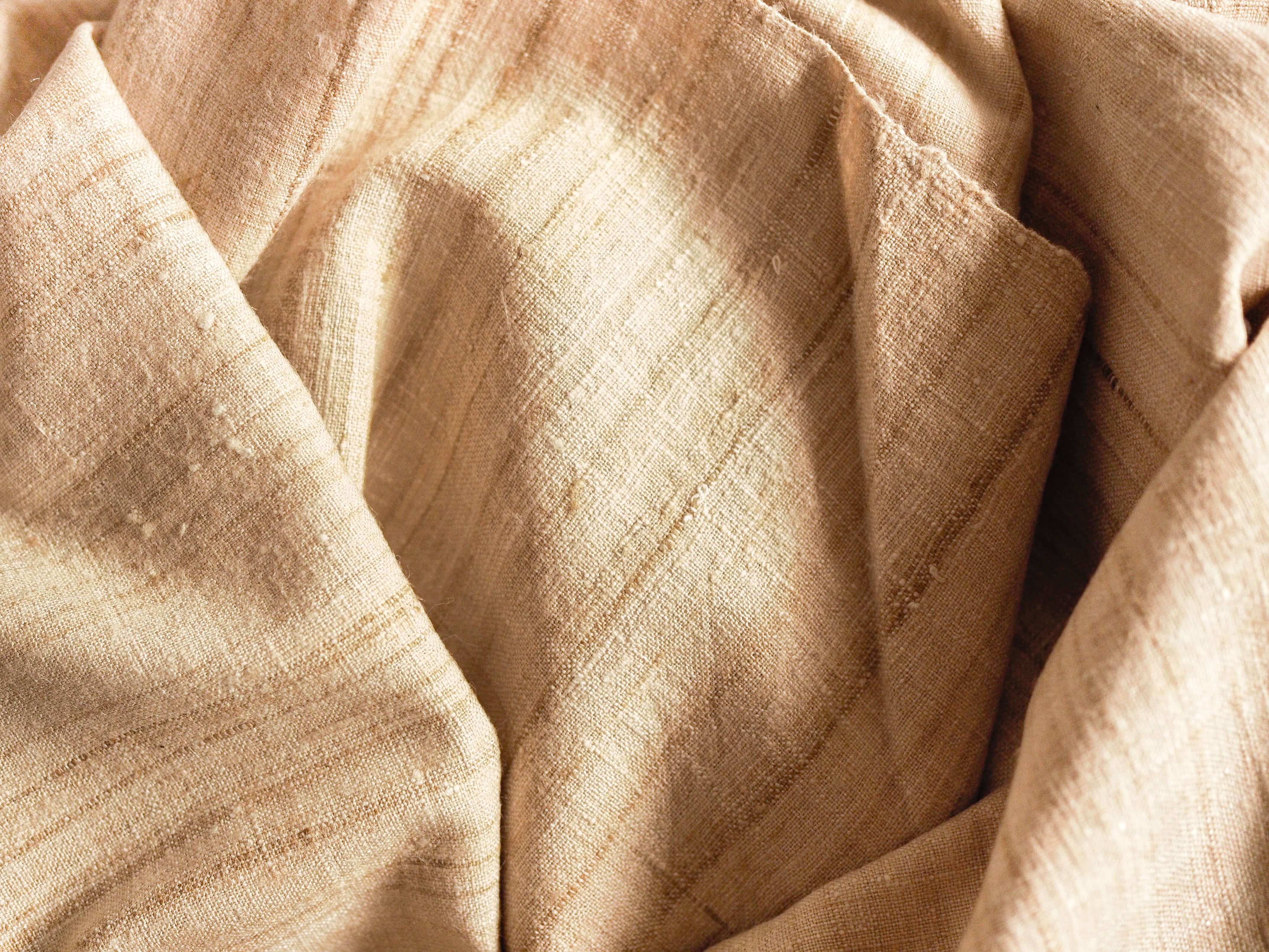 Scarf made from organic peace silk on a handloom in India. Eri silk scarf from India handspun and handwoven in Assam, India using the rare red cocoons of eri silk. Organic and natural material, 100% peace silk. Slow and ethically made.  