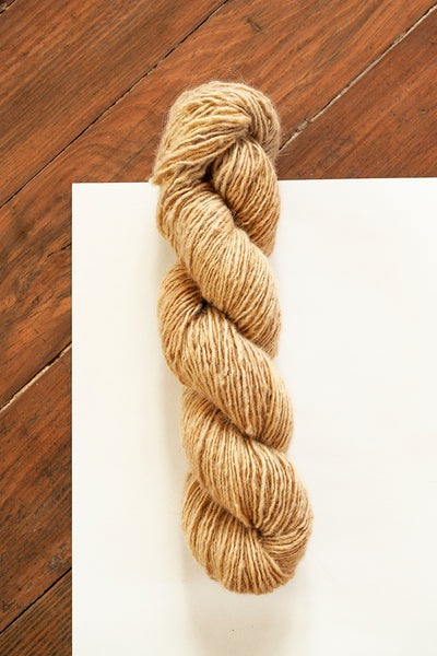 Handspun Sheepwool yarn from the Himalayas naturally dyed with cutch. Organic fine wool from the Changthang Plateau in the Himalayas, Ladakh.