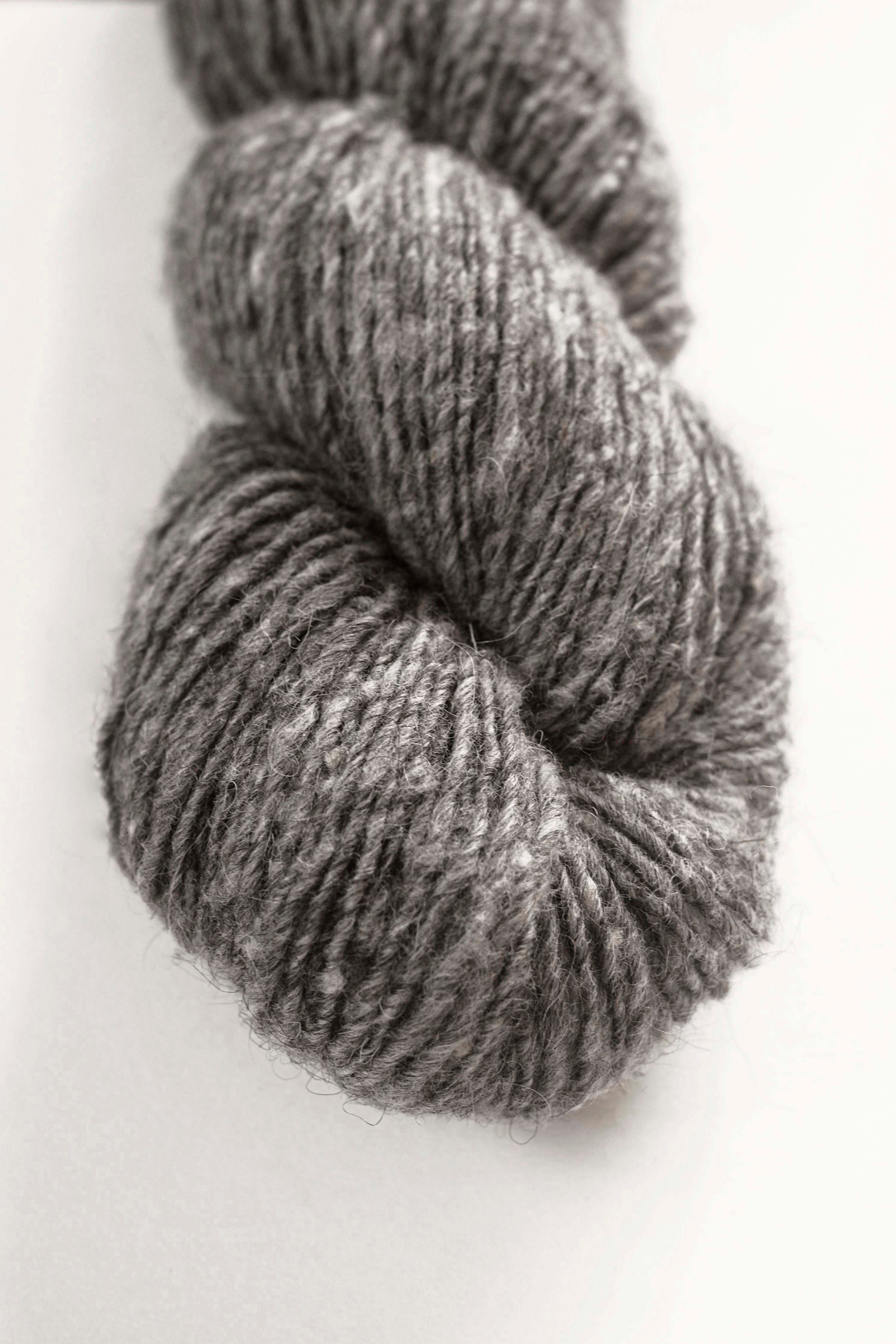 Handspun Sheepwool yarn from the Himalayas undyed and organic.