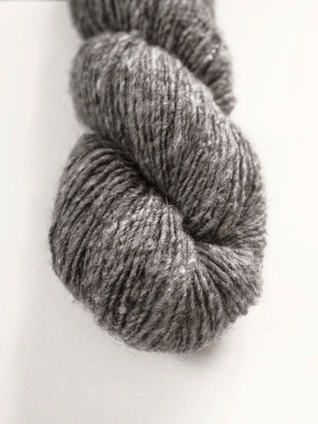 Handspun Sheepwool yarn from the Himalayas undyed and organic.
