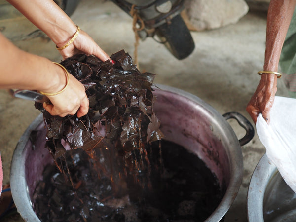 Dyeing silk with teak leaves as a natural dye