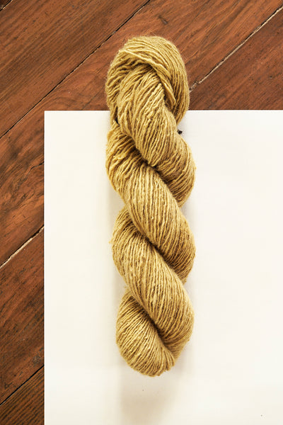 Handspun Sheepwool yarn from the Himalayas naturally dyed with pomegranate. Organic fine wool from the Changthang Plateau in the Himalayas, Ladakh.